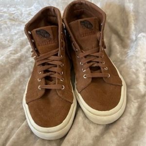 Vans Hi-Top Sneaker With Fringe -•5.5•